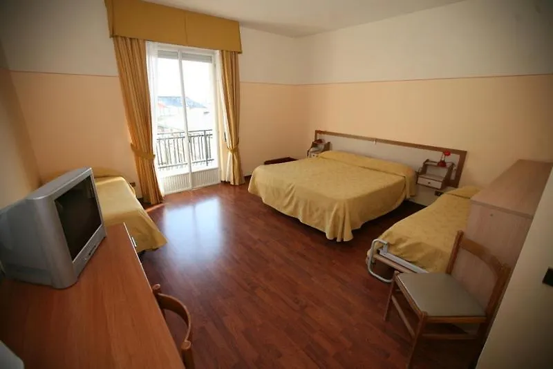 Hotel Tirreno Cavi di Lavagna 3*,